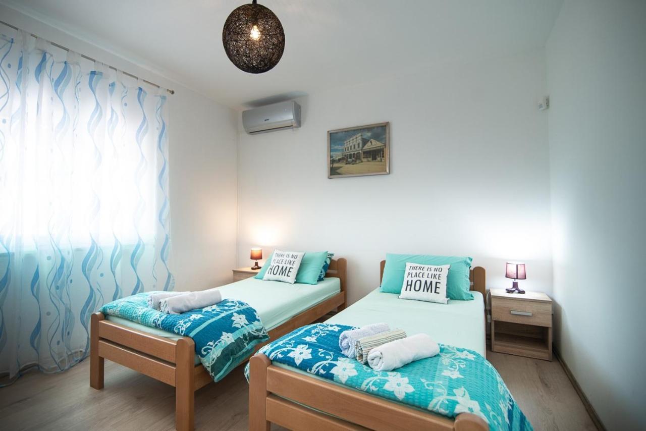 Holiday House Vlahovich Villa Tinjan Exterior photo