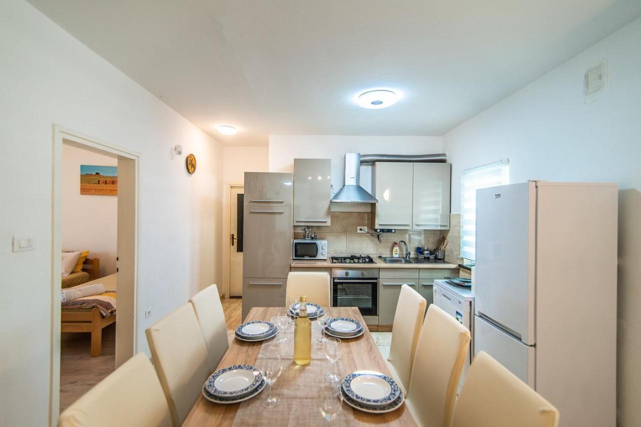 Holiday House Vlahovich Villa Tinjan Exterior photo